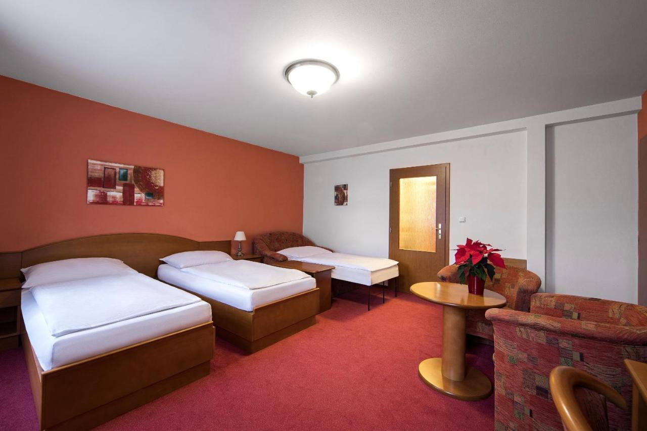 โฮเต็ล แอตทิค Hotel ปราก ภายนอก รูปภาพ