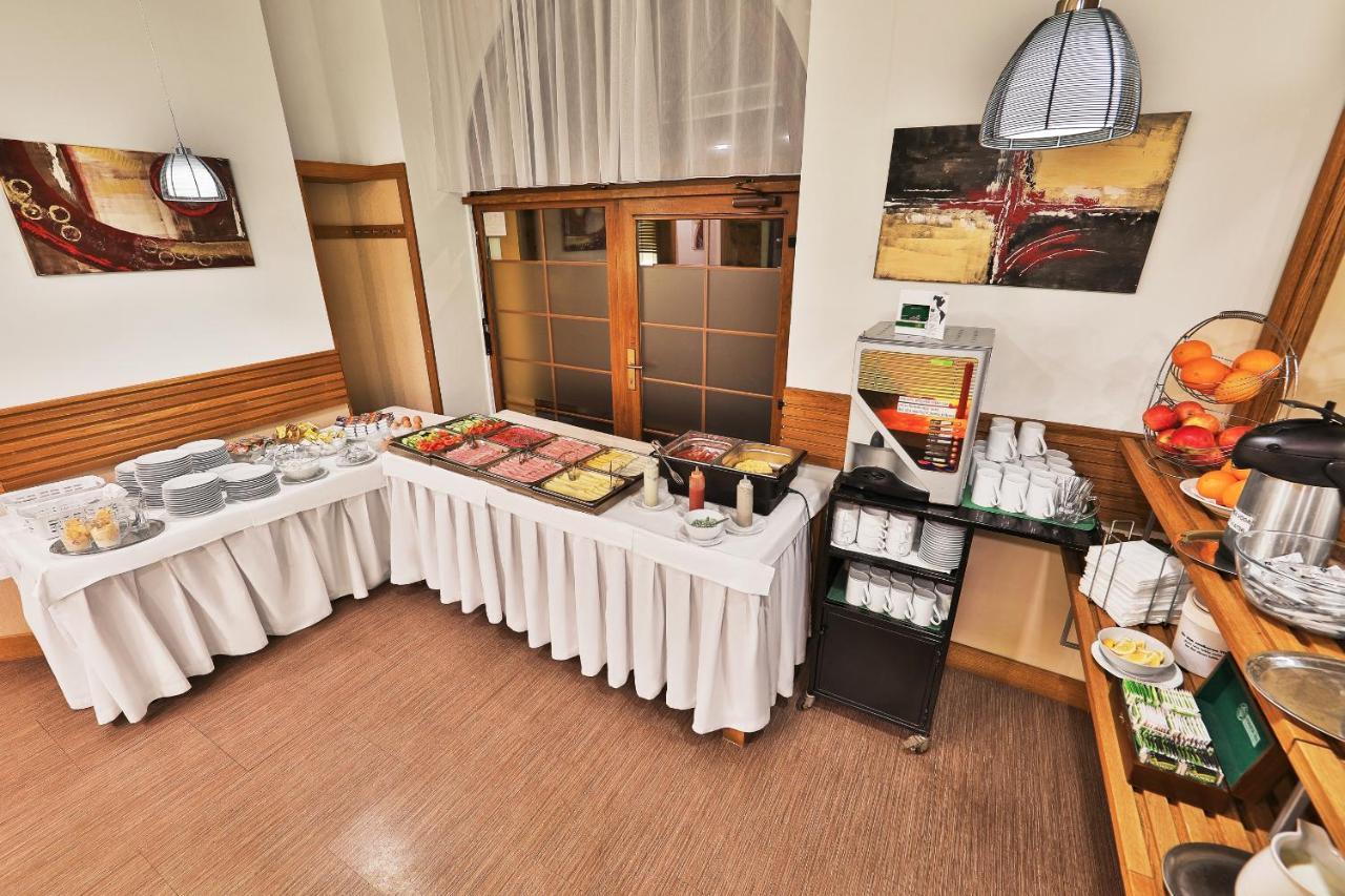 โฮเต็ล แอตทิค Hotel ปราก ภายนอก รูปภาพ